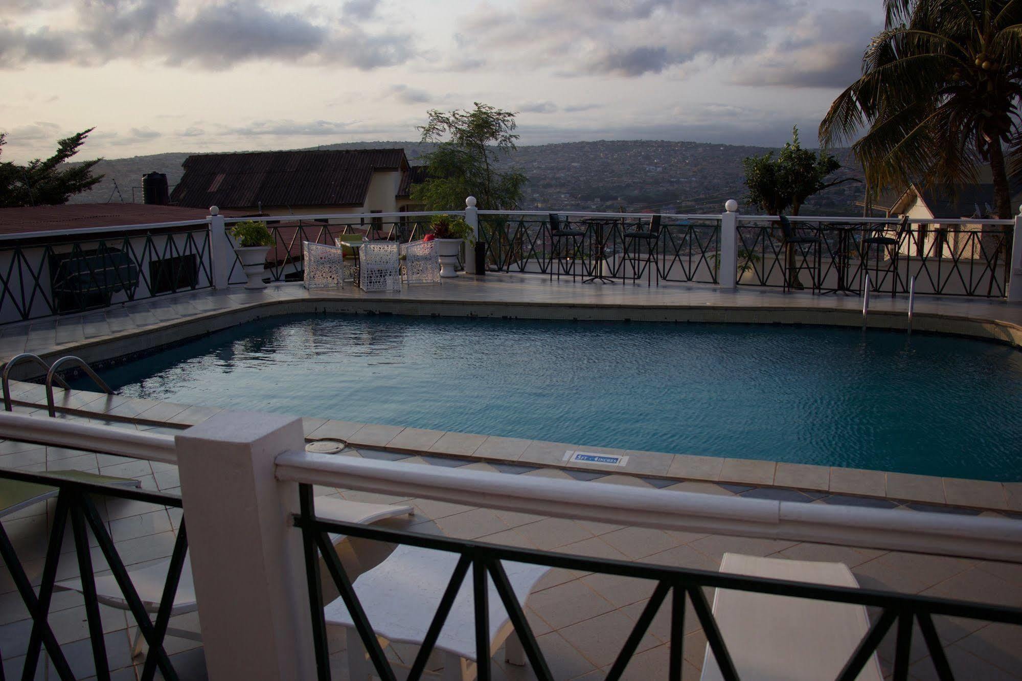 Hill View Hotel Mccarthy Hills Botianaw Exterior photo